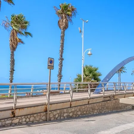 En La Playa Con Patio Apartment Malaga